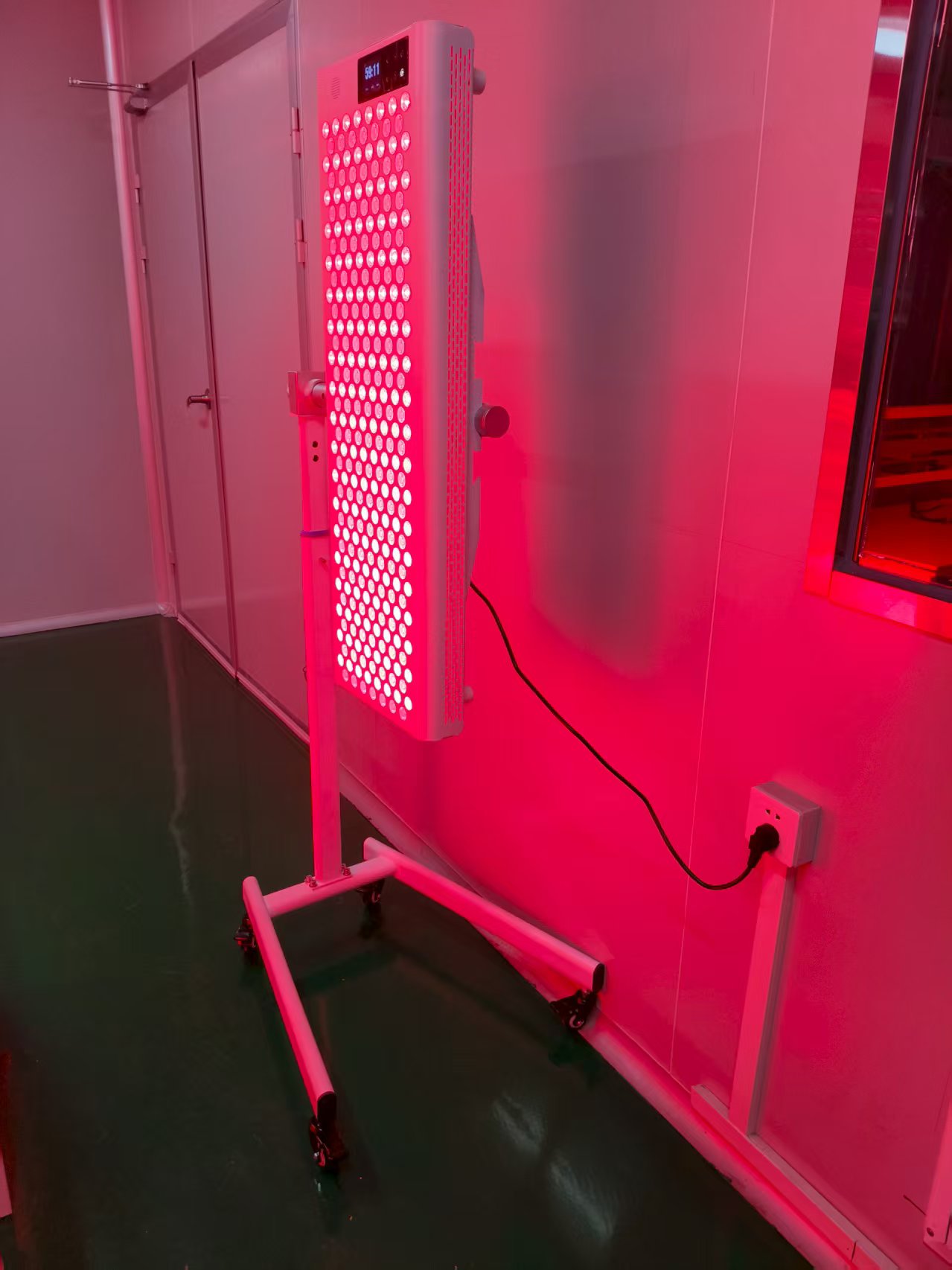Stand Panel Terapi Lampu Merah Multi-Fungsional